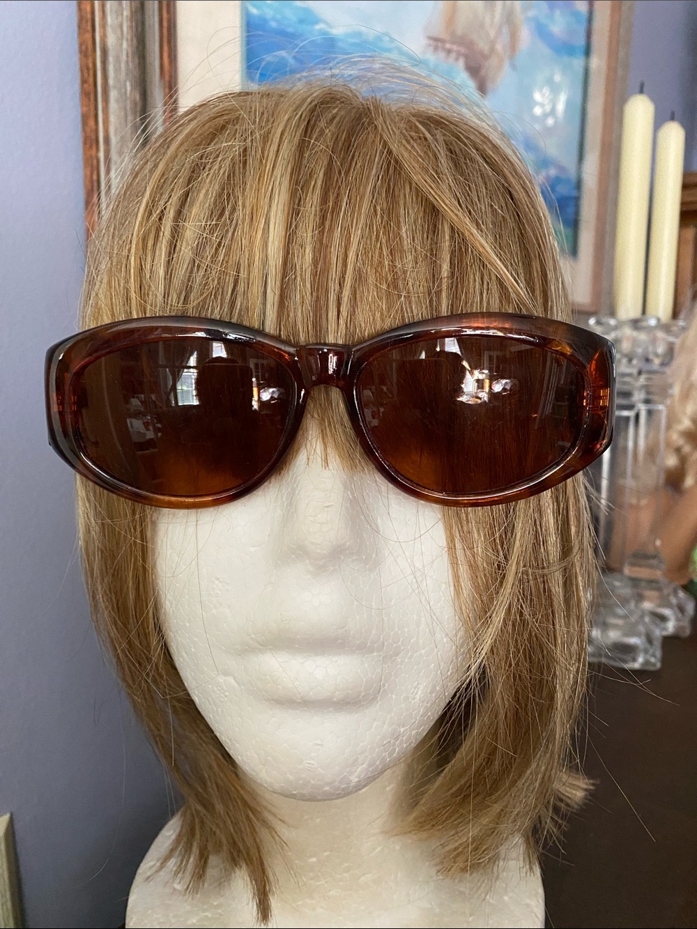 ! Italian design brown color with decor in good condition